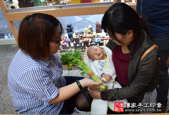 林寶寶(台中北區嬰兒寶寶滿月剃頭理髮、免費嬰兒剃胎毛儀式吉祥話)。中國風會場，爸媽寶貝免費穿「日中韓」古裝禮服。專業拍照、DVD光碟、證書。★購買「臍帶章、肚臍章、胎毛筆刷印章」贈送：剃頭、收涎、抓周，三選一。 2015.10.24 照片11